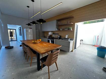 CASA DE ALTO PADRÃO NO CAMINHO DOS LAGOS À VENDA