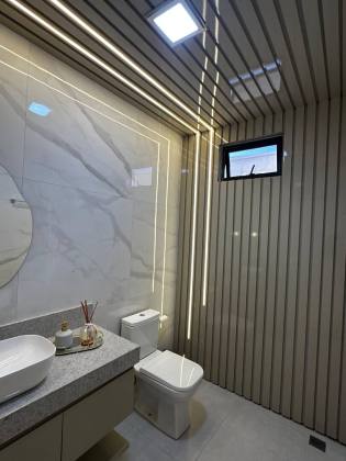 CASA DE ALTO PADRÃO NO CAMINHO DOS LAGOS À VENDA