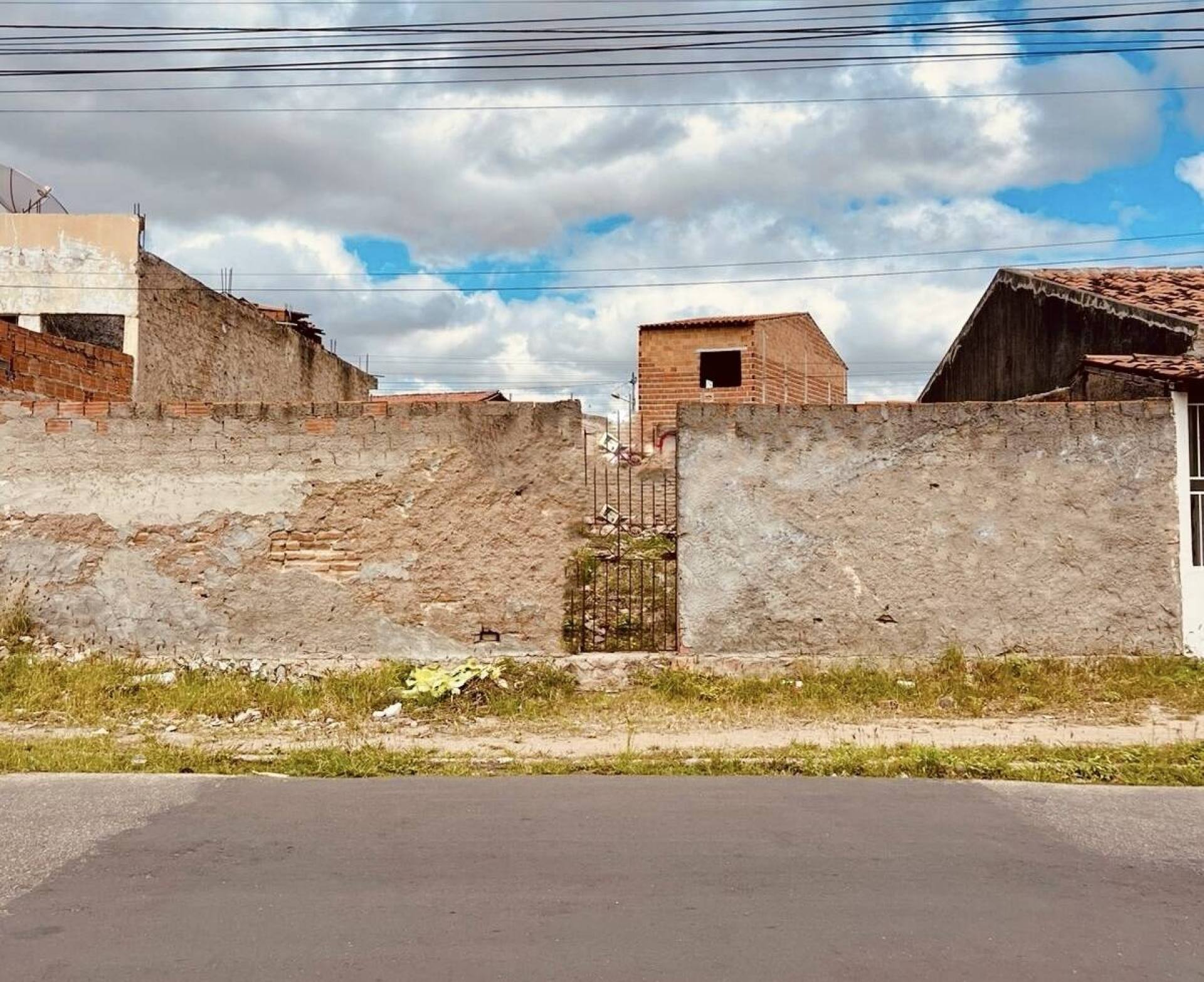 TERRENO NO JARDIM BAHIA - AV BEIRA RIO