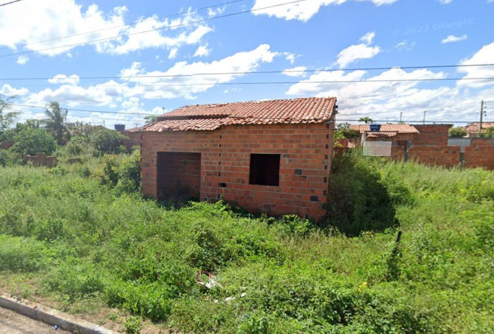 CASA EM FASE DE CONSTRUÇÃO NO BAIRRO CARDEAL BRANDÃO VILELA