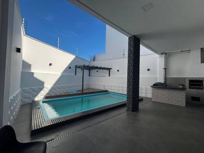 CASA NO CAMINHO DOS LAGOS