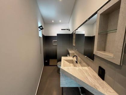 CASA NO CAMINHO DOS LAGOS