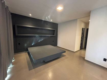 CASA NO CAMINHO DOS LAGOS