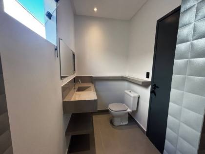 CASA NO CAMINHO DOS LAGOS