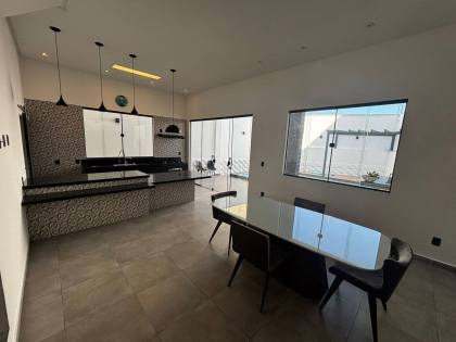 CASA NO CAMINHO DOS LAGOS