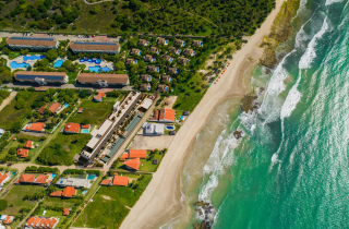 CARNEIROS RESIDENCE RESORT | QUARTO/SALA INTEGRADOS| VARANDA | 01 WC | COZINHA| PRAIA DOS CARNEIROS