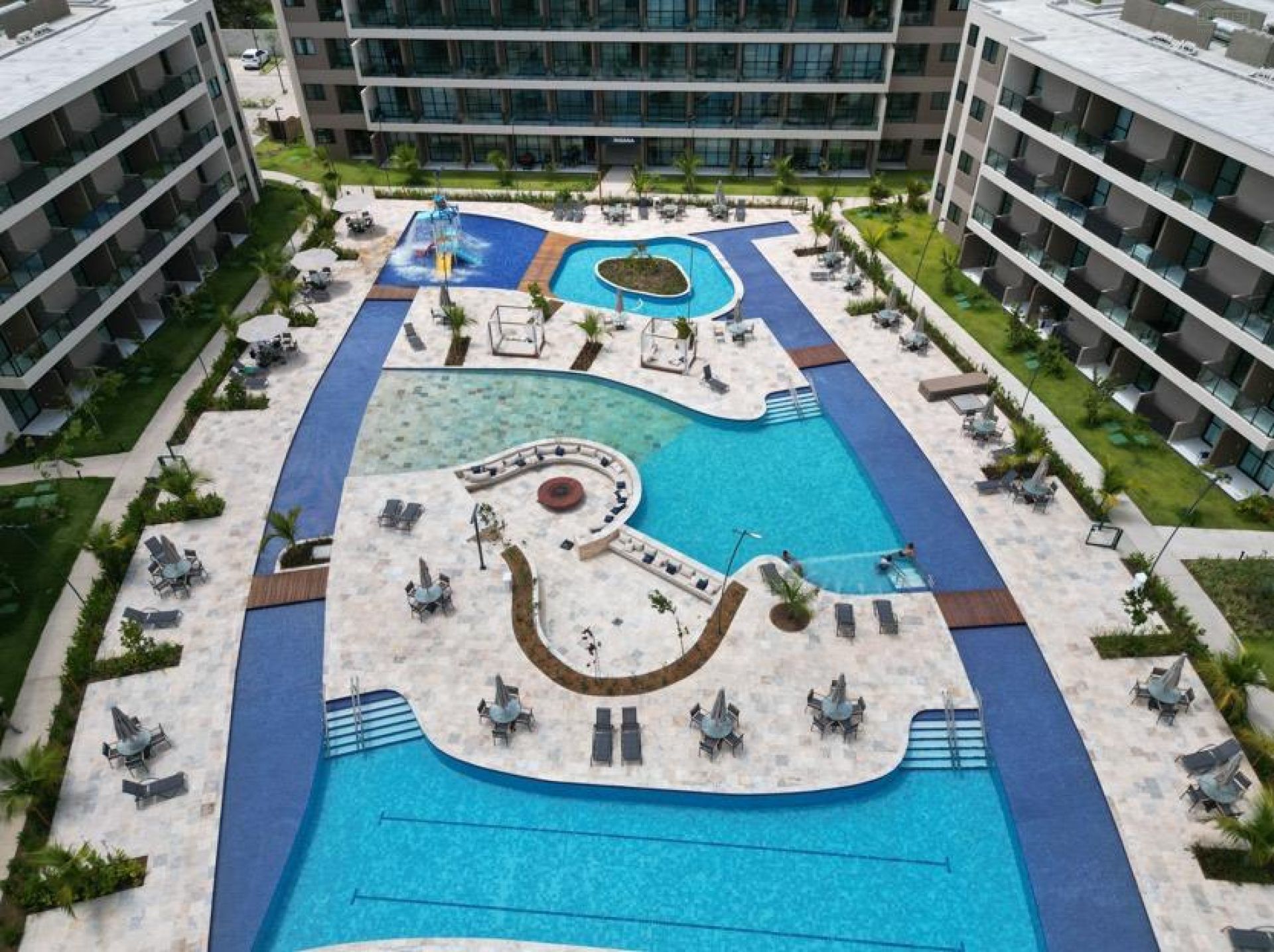 Malia Beach | Studio com Sala Integrada | Varanda | Muro Alto