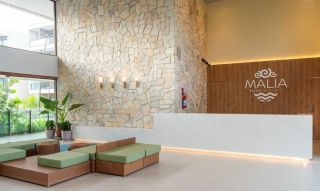 Malia Beach | Studio com Sala Integrada | Varanda | Muro Alto