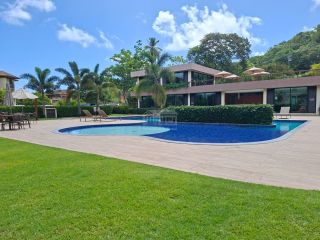 Reserva dos Carneiros | Apto 2 Quartos frente piscina com varanda gourmet | 64m² | Resort de Alto Padrão | Pé na Areia |