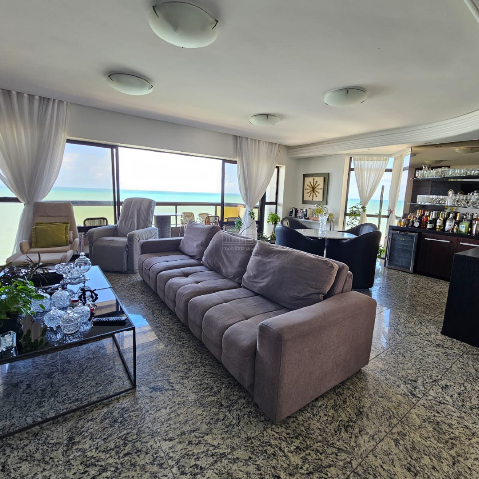 Vendo na av Boa Viagem | Apto 4 Quartos, sendo 2 Suíte | 2 WC |  192m² | Boa Viagem | lazer completo|