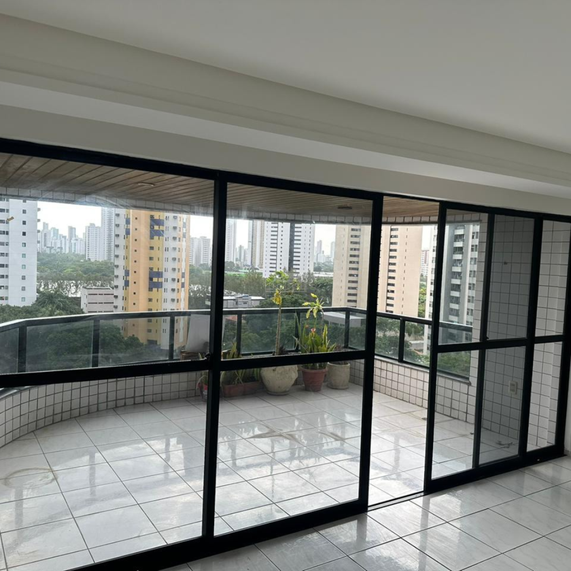 Vendo Apto 4 quartos sendo 2 suítes | 342m² | Bairro Casa Forte | Área de Lazer