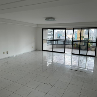 Vendo Apto 4 quartos sendo 2 suítes | 342m² | Bairro Casa Forte | Área de Lazer
