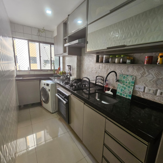 Vendo Apartamento no Edf. Via Manzoni | 3 Quartos | 1 sendo Suíte | Área de Lazer | 67m² | Boa Viagem
