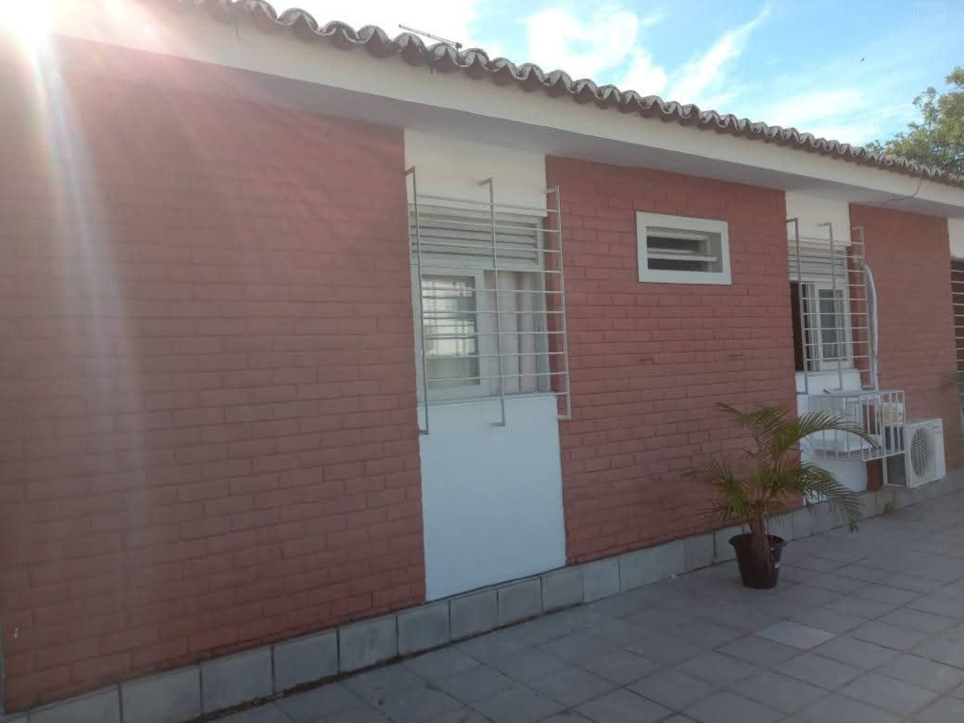 Casa  à venda com 3 Quartos, Suíte e Terreno de 480m² – Documentação OK