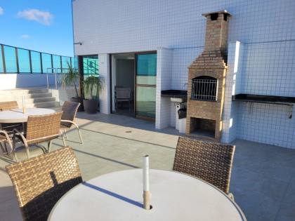 Alugo apartamento na avenida boa viagem, andar médio, varanda, 02 qts, lazer .