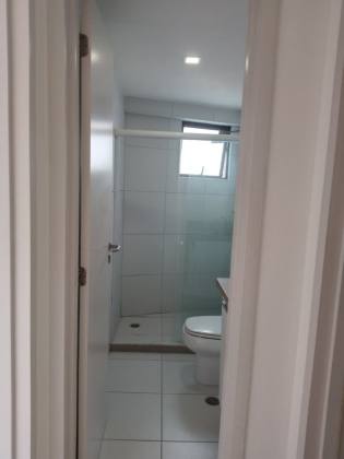 Alugo apartamento na avenida boa viagem, andar médio, varanda, 02 qts, lazer .