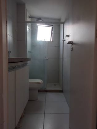 Alugo apartamento na avenida boa viagem, andar médio, varanda, 02 qts, lazer .