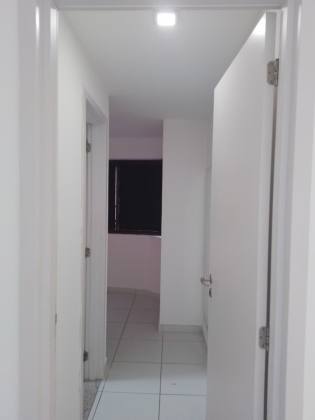 Alugo apartamento na avenida boa viagem, andar médio, varanda, 02 qts, lazer .
