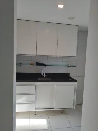 Alugo apartamento na avenida boa viagem, andar médio, varanda, 02 qts, lazer .
