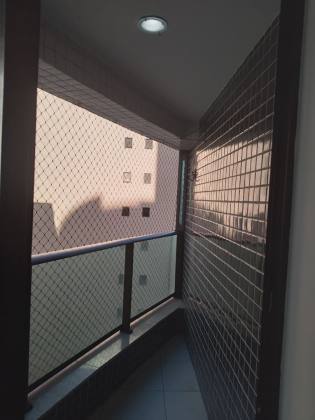 Alugo apartamento na avenida boa viagem, andar médio, varanda, 02 qts, lazer .
