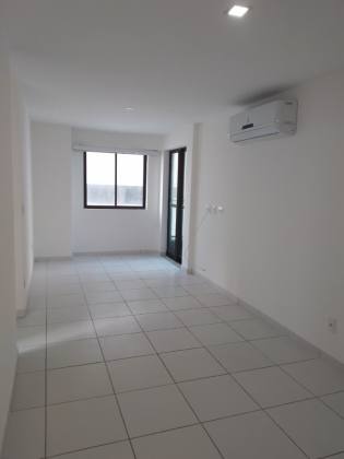 Alugo apartamento na avenida boa viagem, andar médio, varanda, 02 qts, lazer .