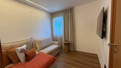 Vendo Apartamento no Reserva do Paiva 03 Qts, sendo 03 suítes, mobiliado.