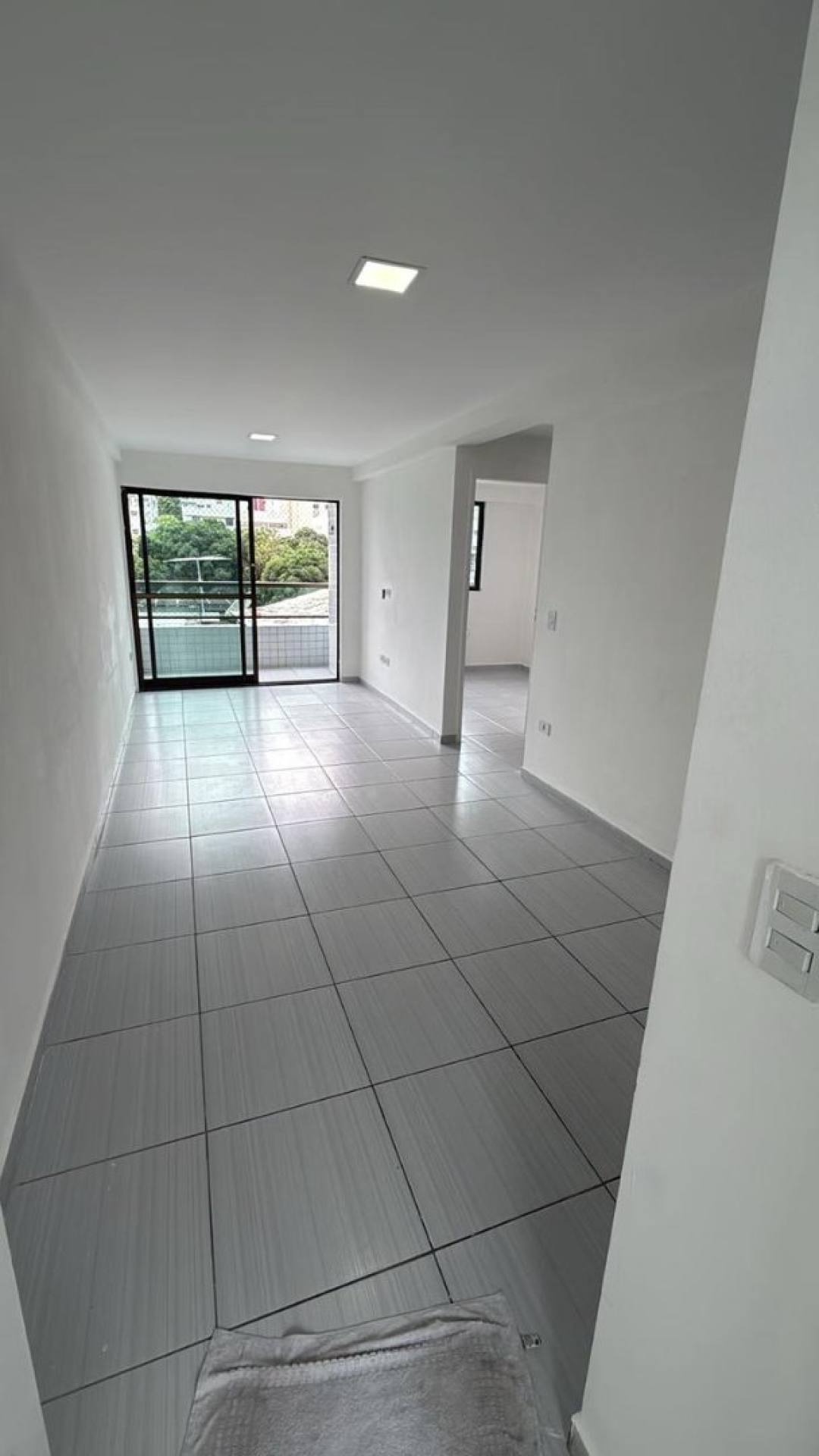Vendo  02Qts, em Setúbal, 58m², 02 vagas, varanda, próximo aos colégios, Lazer.