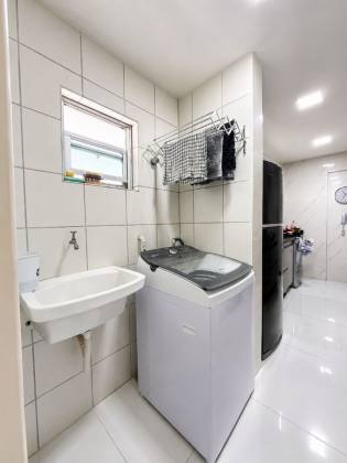 Apartamento totalmente reformado, nascente, extremamente ventilado e pronto para morar.