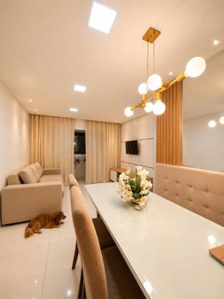 Apartamento totalmente reformado, nascente, extremamente ventilado e pronto para morar.