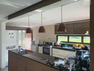 CASA EM ALPHAVILLE PORTEIRA FECHADA