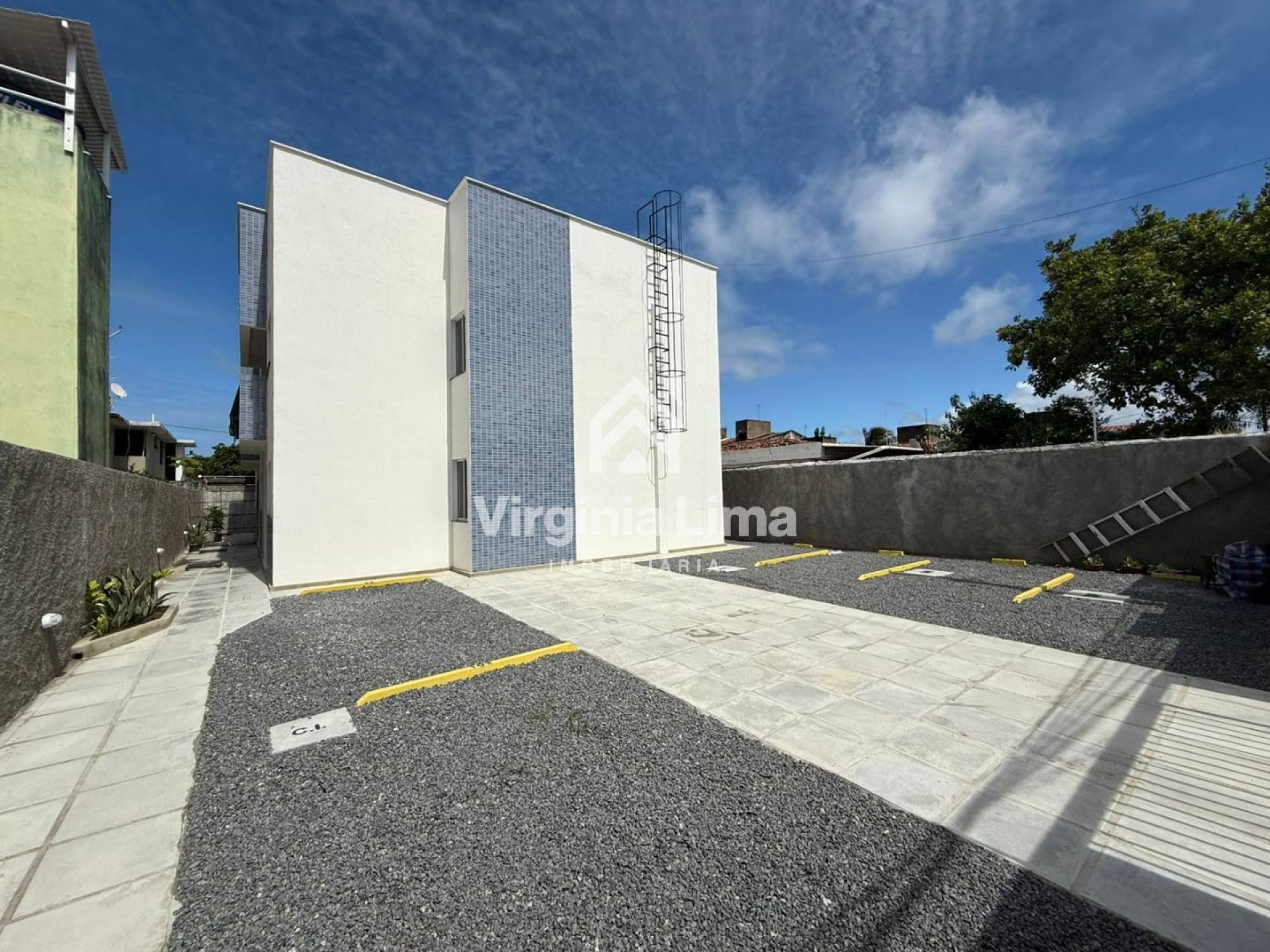 Apartamento Para Vender com 3 quartos sendo uma suíte no bairro de Pau Amarelo em Paulista - PE