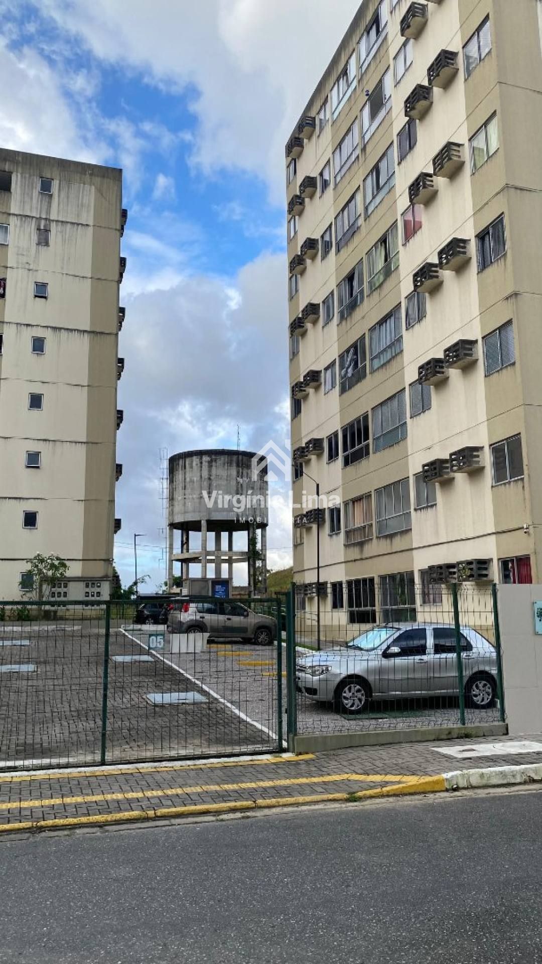 Apartamento Para Venda com 2 quartos em São Lourenço Da Mata - PE