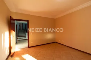 Sobrado Para Alugar com 3 quartos 3 suítes no bairro Jd. Bandeirantes em Sorocaba