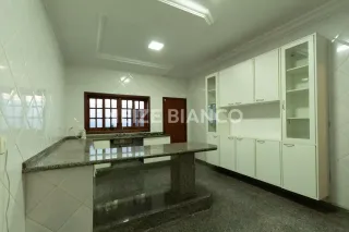 Sobrado Para Alugar com 3 quartos 3 suítes no bairro Jd. Bandeirantes em Sorocaba