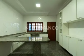 Sobrado Para Alugar com 3 quartos 3 suítes no bairro Jd. Bandeirantes em Sorocaba