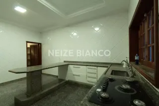 Sobrado Para Alugar com 3 quartos 3 suítes no bairro Jd. Bandeirantes em Sorocaba