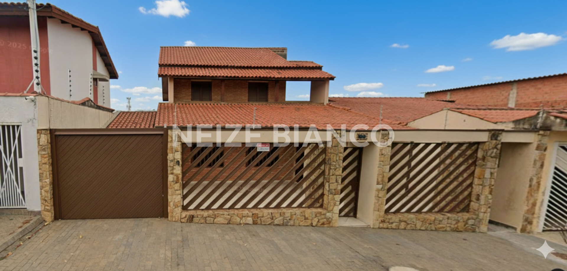 Sobrado Para Vender com 04 quartos e 01 suíte no bairro Jd. Leocadia em Sorocaba