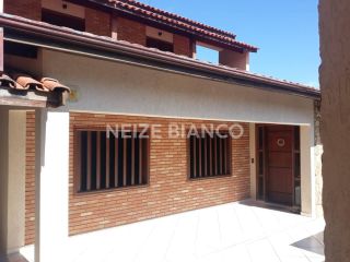 Sobrado Para Vender com 04 quartos e 01 suíte no bairro Jd. Leocadia em Sorocaba