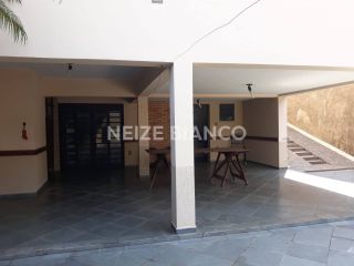 Sobrado Para Vender com 04 quartos e 01 suíte no bairro Jd. Leocadia em Sorocaba