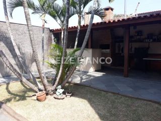 Sobrado Para Vender com 04 quartos e 01 suíte no bairro Jd. Leocadia em Sorocaba