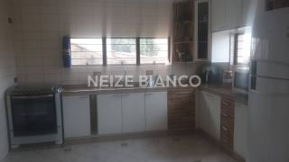 Sobrado Para Vender com 04 quartos e 01 suíte no bairro Jd. Leocadia em Sorocaba