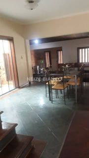 Sobrado Para Vender com 04 quartos e 01 suíte no bairro Jd. Leocadia em Sorocaba