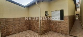 Casa Para Vender com 2 quartos 1 suítes no bairro Jd. Leocadia em Sorocaba