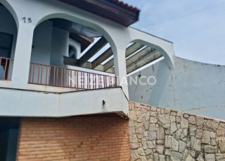 Sobrado Para Vender com 4 quartos 3 suítes no bairro Jd. Pagliato em Sorocaba