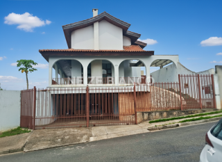Sobrado Para Vender com 4 quartos 3 suítes no bairro Jd. Pagliato em Sorocaba
