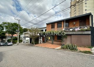 Sobrado Para Alugar com 6 suítes no bairro Jd. Paulistano em Sorocaba