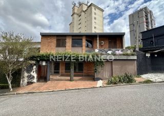 Sobrado Para Alugar com 6 suítes no bairro Jd. Paulistano em Sorocaba