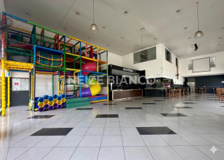 Prédio / Edifício Inteiro Comercial Para Alugar na Av. Itavuvu em Sorocaba