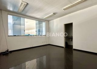 Prédio / Edifício Inteiro Comercial Para Alugar na Av. Itavuvu em Sorocaba