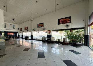 Prédio / Edifício Inteiro Comercial Para Alugar na Av. Itavuvu em Sorocaba